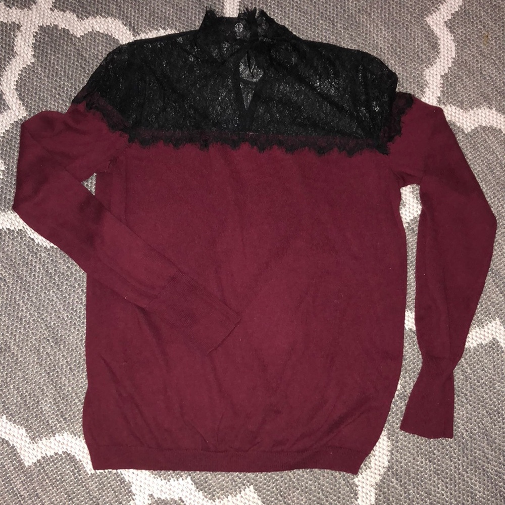 Long sleeve sweater with lace